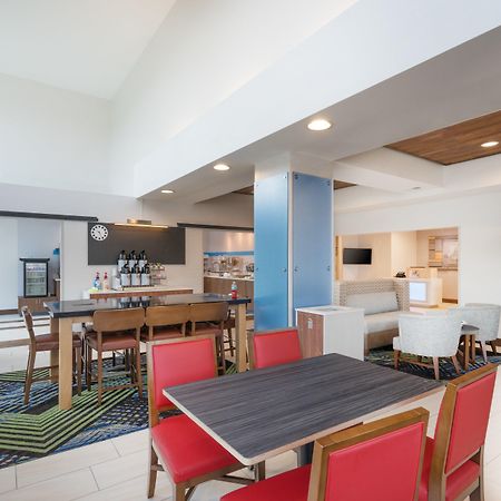 Holiday Inn Express Hotel & Suites Frankfort By Ihg Exterior foto